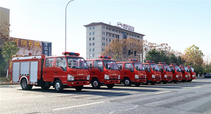 東南亞用戶:訂購(gòu)8臺(tái)五十鈴3噸水罐消防車 東南亞用戶:訂購(gòu)8臺(tái)五十鈴3噸水罐消防車